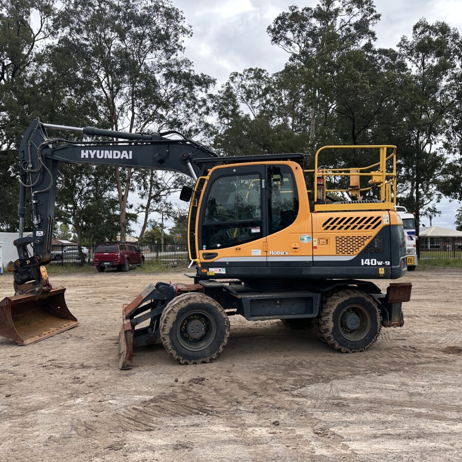 HYUNDAI R140W-9 EXCAVATOR
