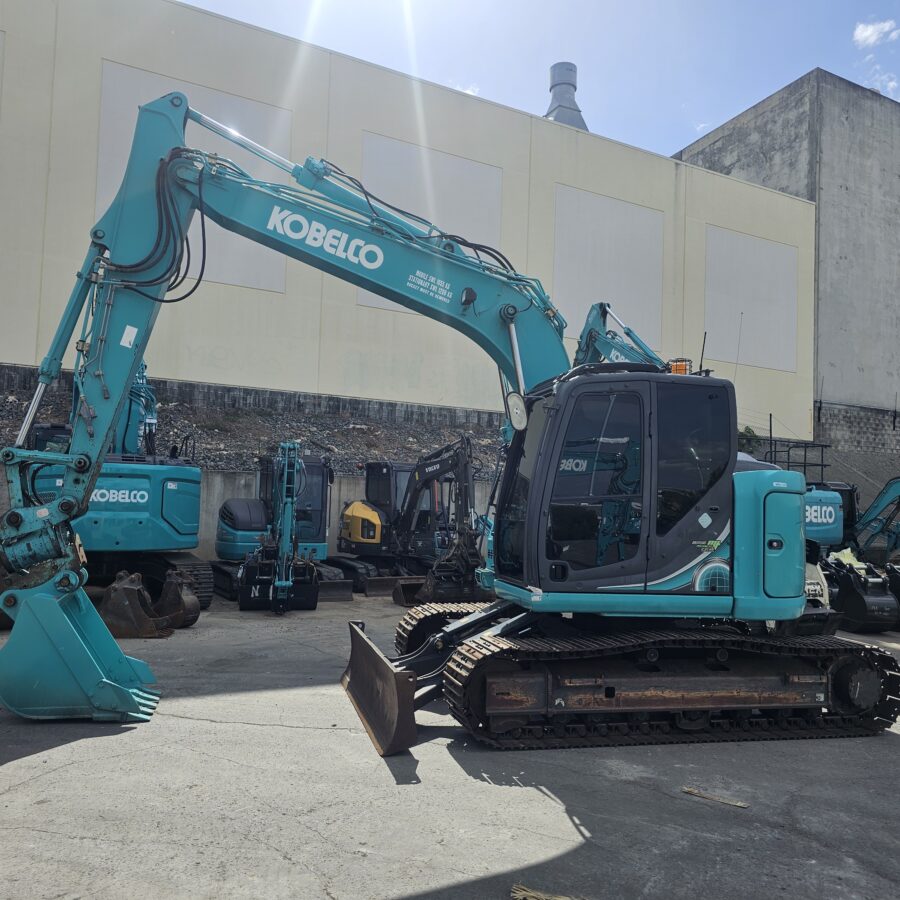 KOBELCO SK140SRLC-5 EXCAVATOR