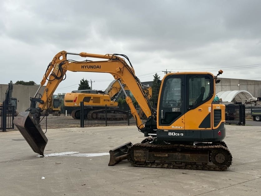 HYUNDAI 80CR-9 EXCAVATOR