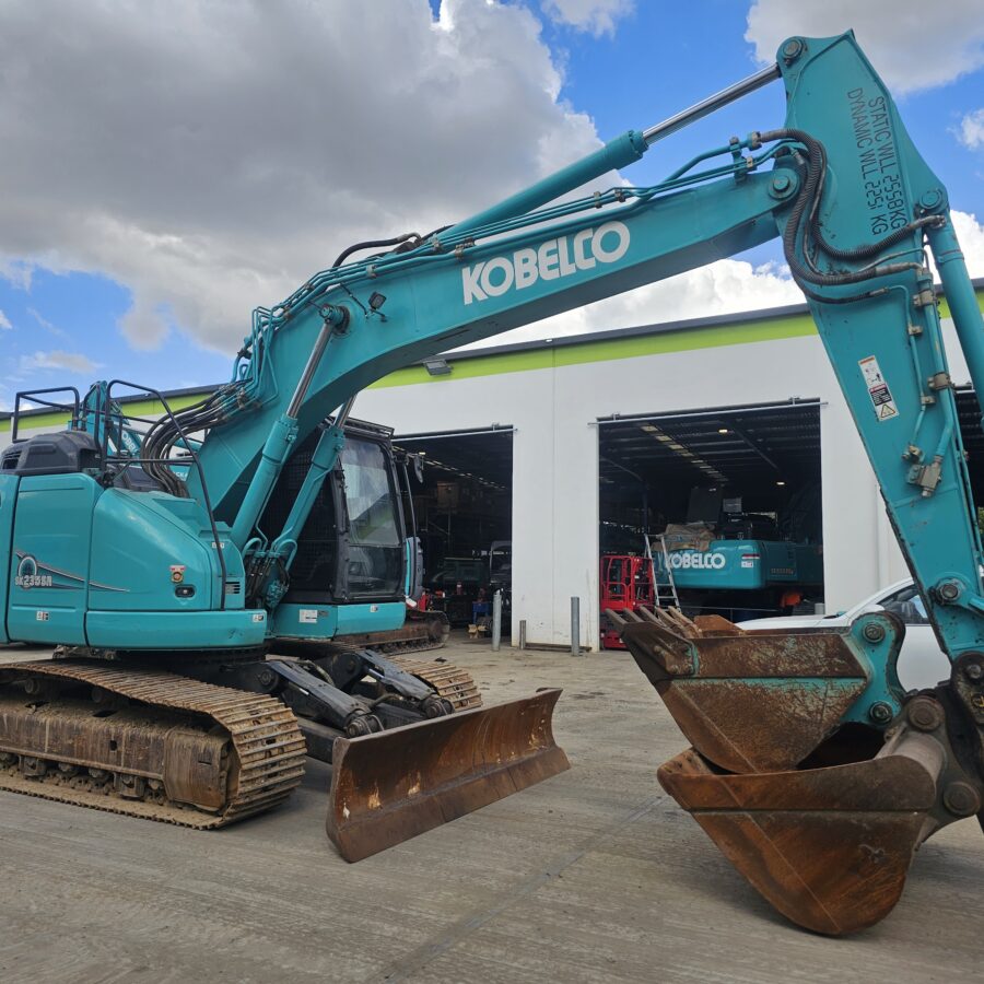 KOBELCO SK235SR-5 EXCAVATOR