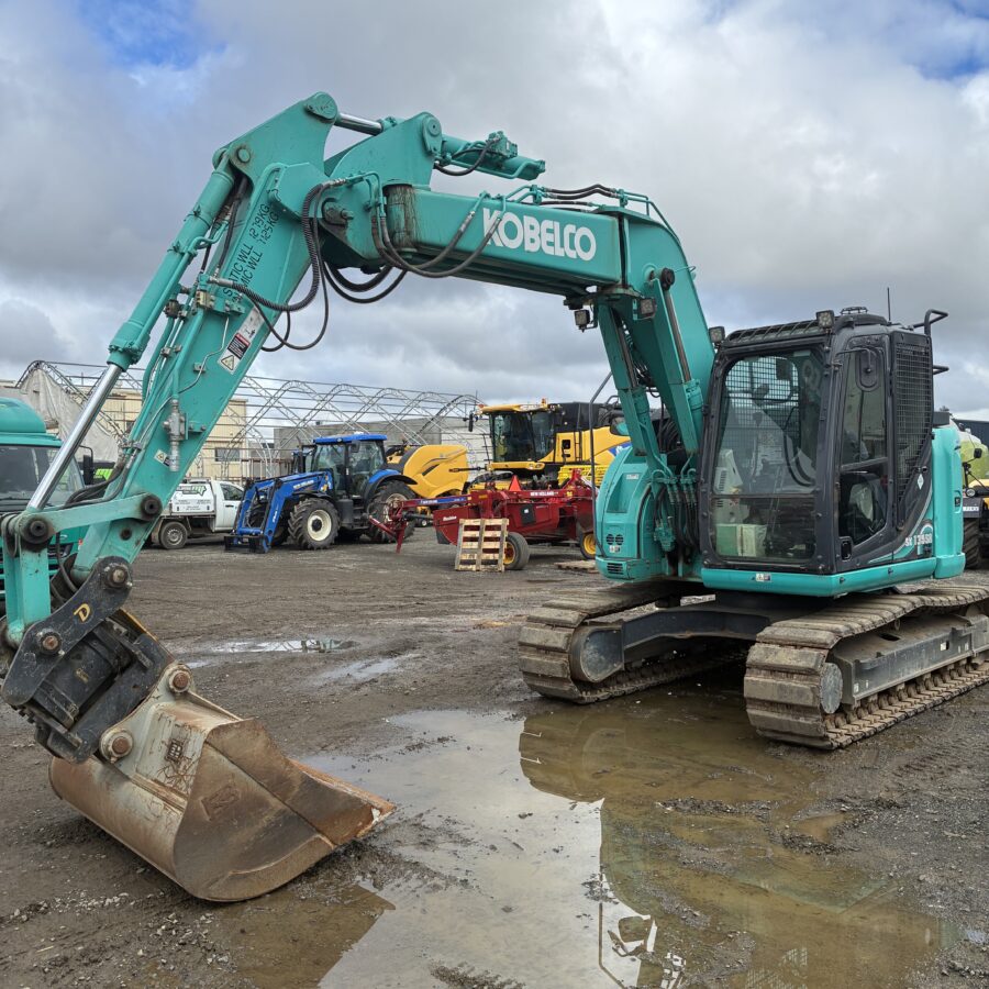 KOBELCO SK135SR-5 EXCAVATOR