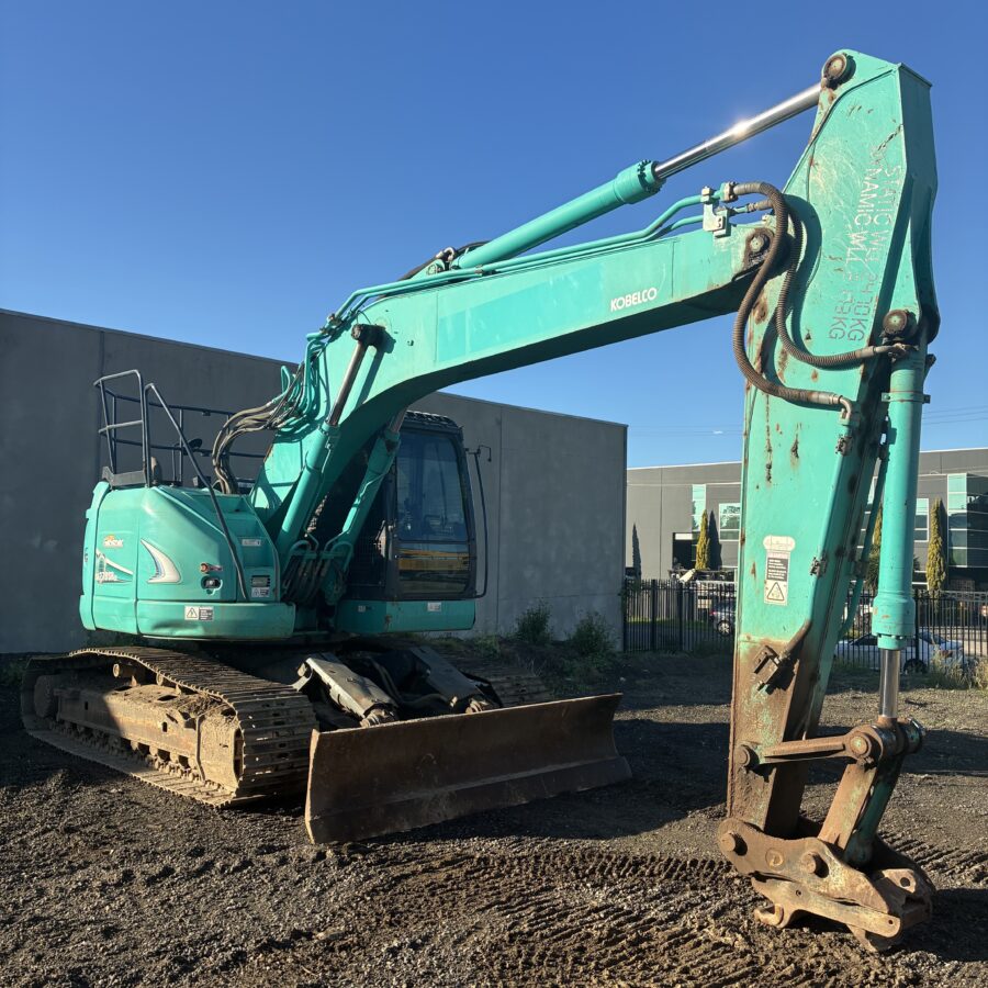 KOBELCO SK235SR-2 EXCAVATOR