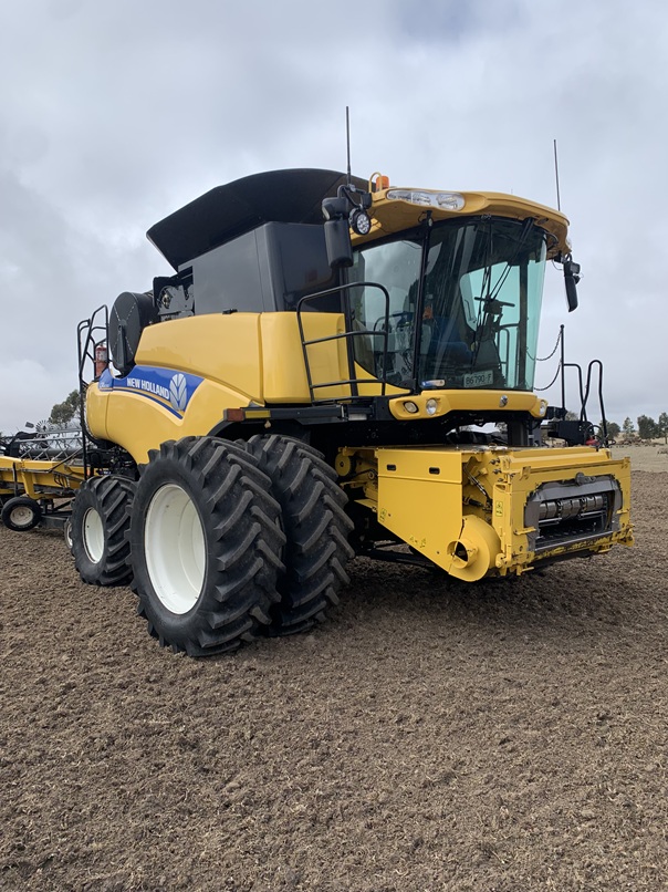 NEW Holland CR8090 Harvest Harvester