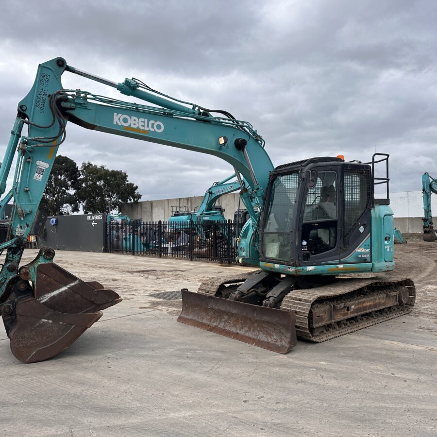 KOBELCO SK135SR-3 EXCAVATOR