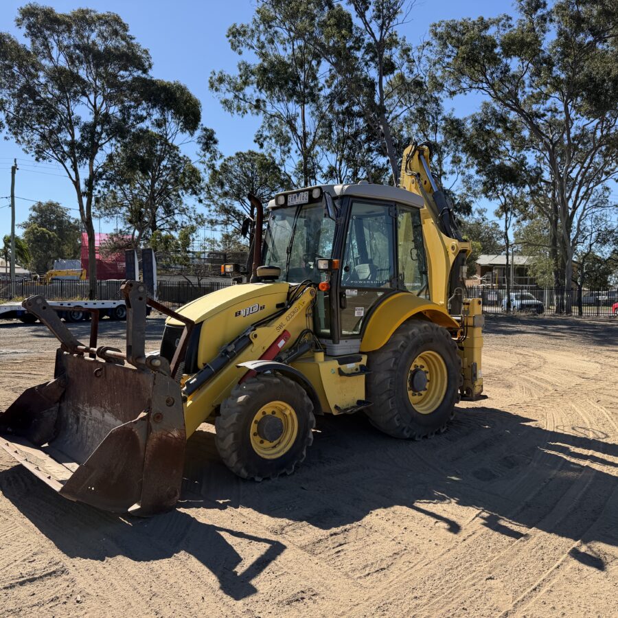 NEW HOLLAND B110B BACKHOE