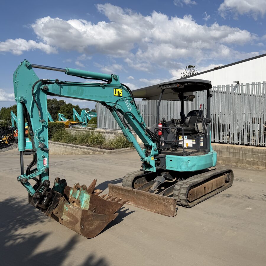 KOBELCO SK35SR-6 EXCAVATOR