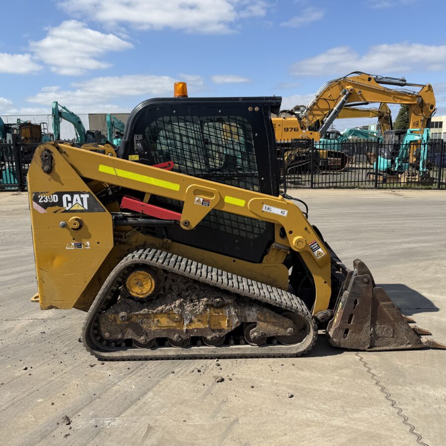 CATERPILLAR 239D TRACK LOADER