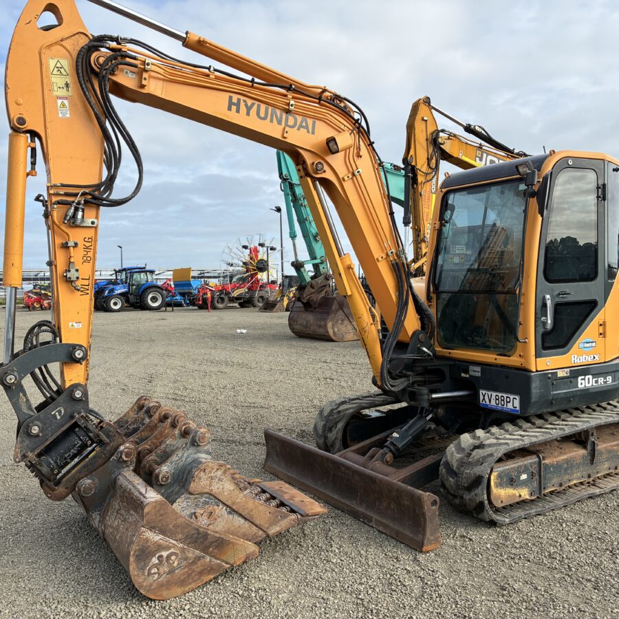 HYUNDAI 60CR-9 EXCAVATOR