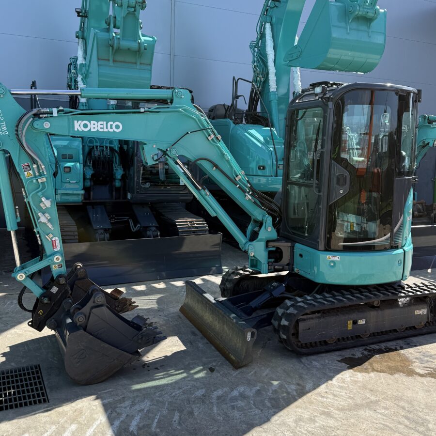 KOBELCO SK30SR-6 EXCAVATOR